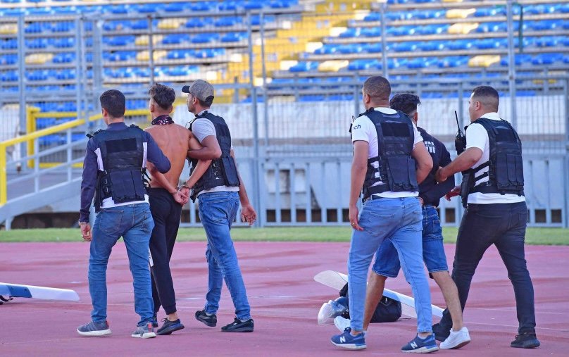 توقيف 15 مشجعا إثر أحداث شغب في مباراة الجيش وآسفي