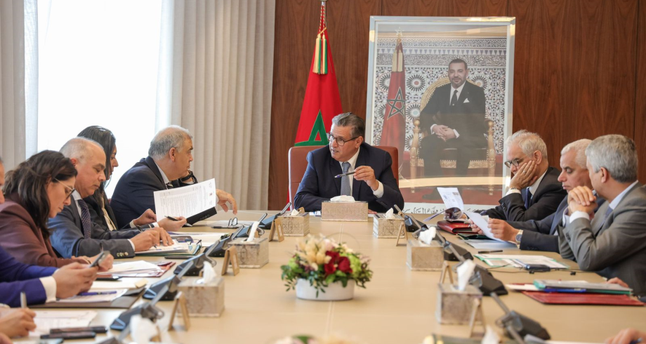 رئيس الحكومة يتابع برنامج البناء في مناطق الزلزال