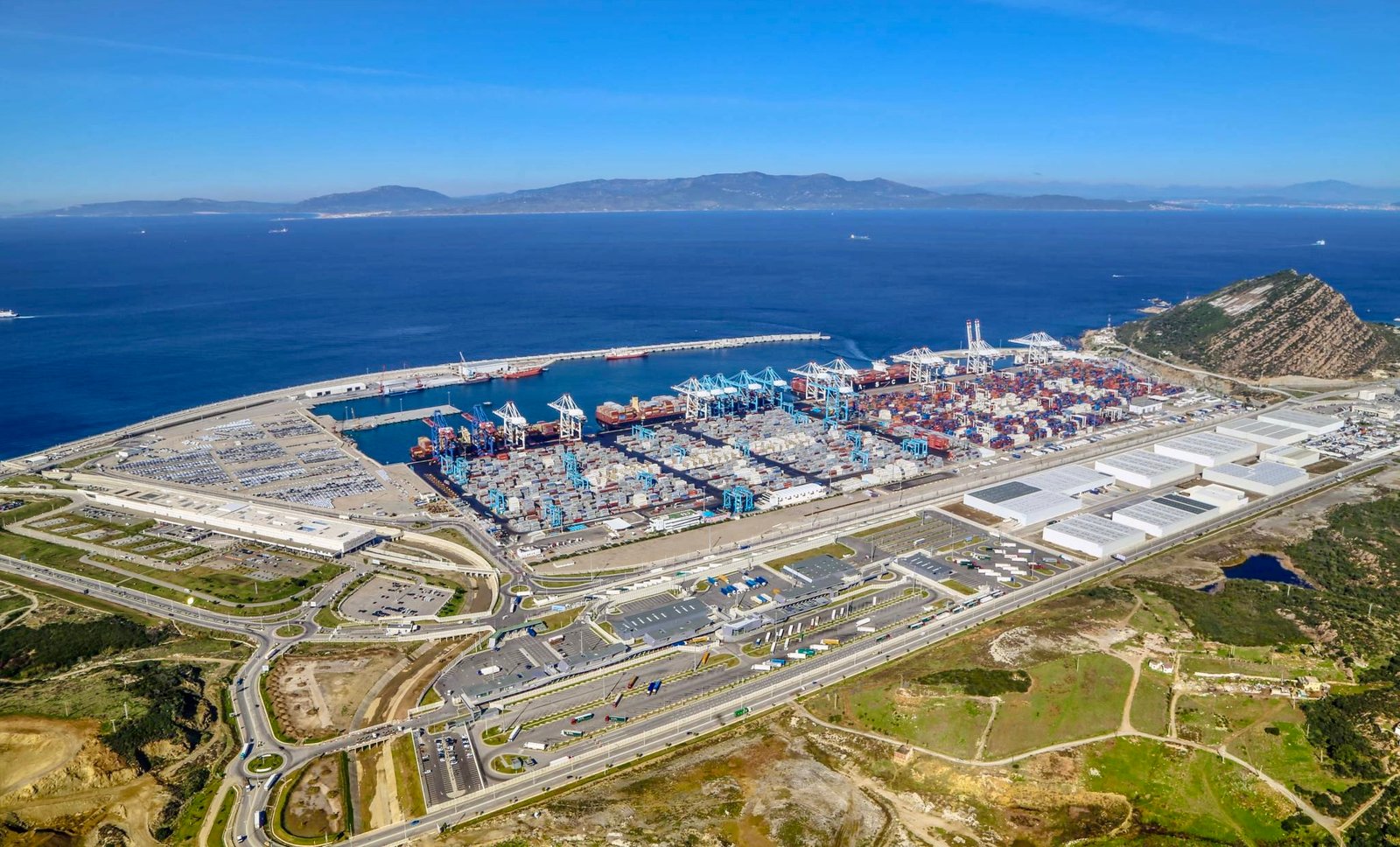 طنجة المتوسط ​​ضمن أفضل 20 ميناء للحاويات في العالم