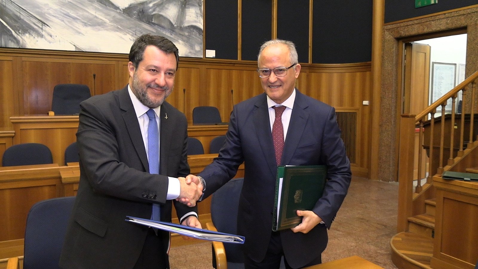 المغرب وإيطاليا يوقعان اتفاق الاعتراف المتبادل برخص السياقة