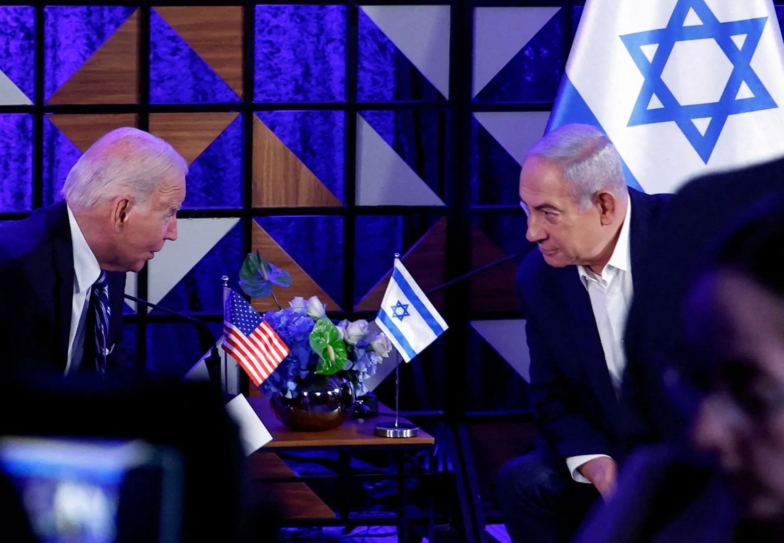 نتنياهو يبلغ بايدن تصميمه على تحقيق “جميع أهداف الحرب”