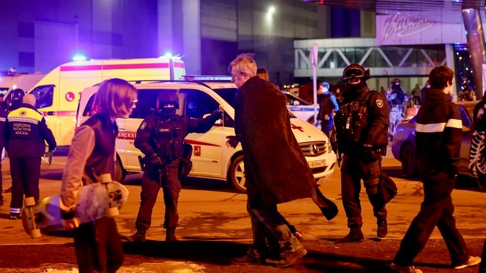 موسكو.. 40 قتيلا على الأقل وأكثر من 100 جريح في الهجوم على قاعة الحفلات