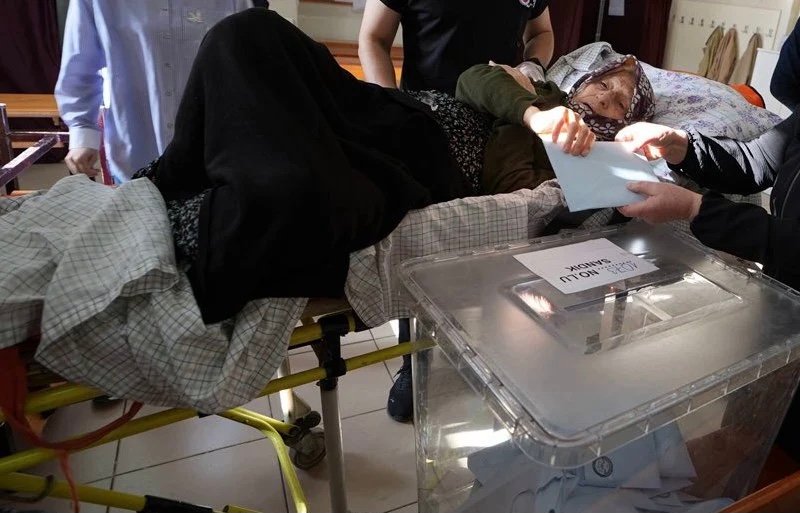 قتيل و12 جريحا في انتخابات تركيا البلدية