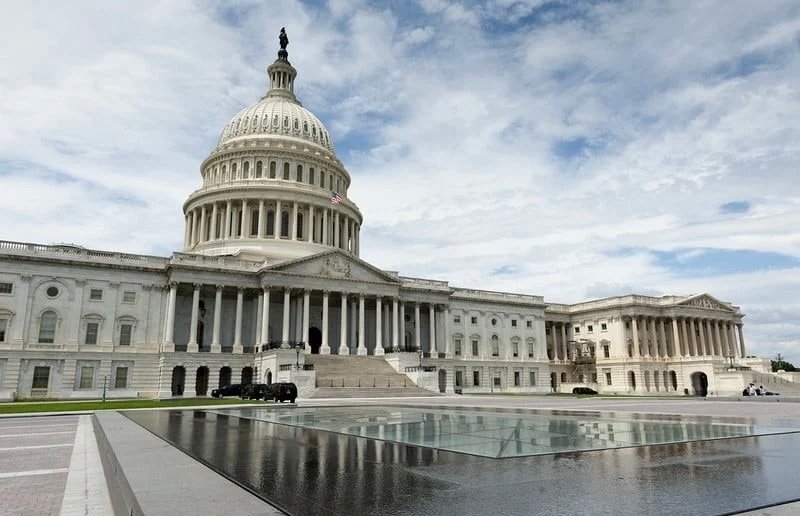 الكونغرس يقر مساعدات لأوكرانيا وإسرائيل