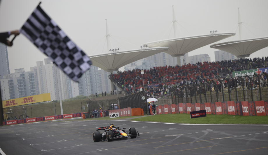 فيرستابن يواصل هيمنته على جائزة الصين الكبرى