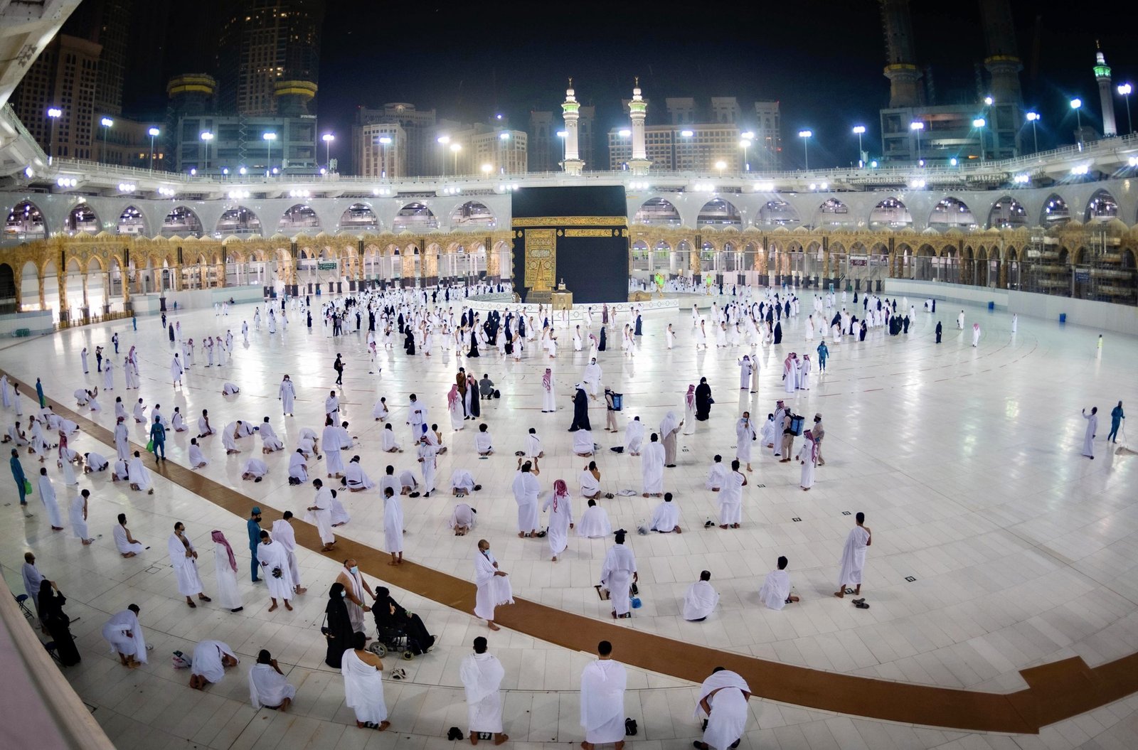 السعودية تعلن شروط أداء مناسك الحج لهذا العام