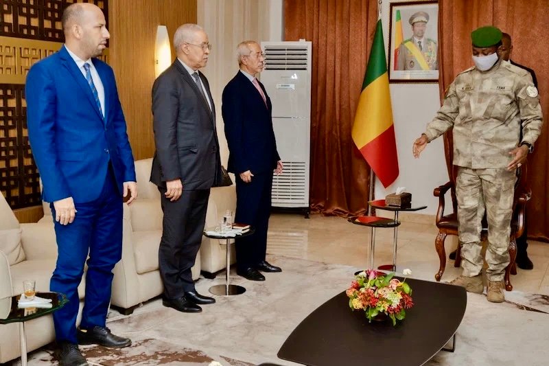 وزير الدفاع الموريتاني في باماكو لنزع فتيل توتر حادّ