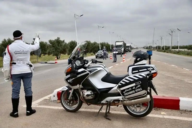 برافو رجال حرمو ..درك “الدورة” جنوب طرفاية يضبط أسطولا مزيفا من الشاحنات