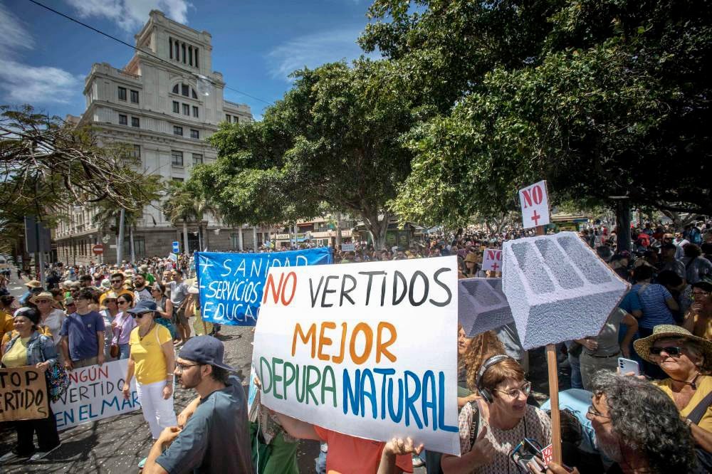 تظاهرة في جزر الكناري الإسبانية احتجاجا على السياحة المفرطة