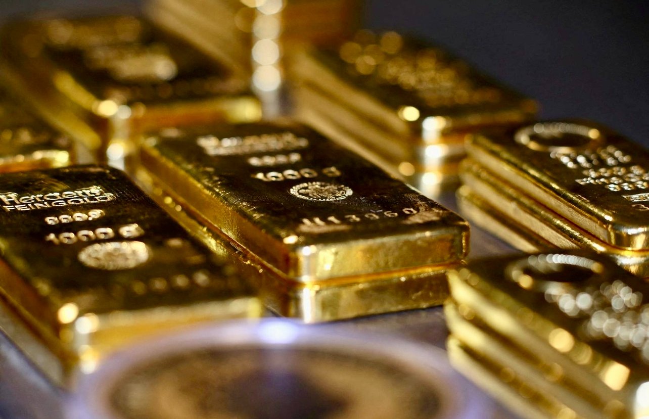 الذهب يرتفع إلى رقم قياسي جديد