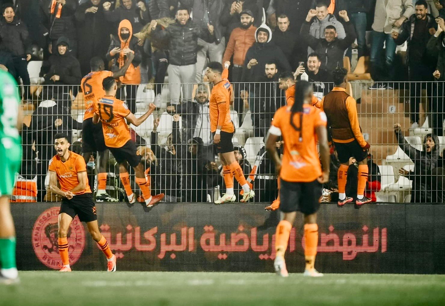 الجامعة تهنئ بركان بعد بلوغ نهائي الكونفدرالية