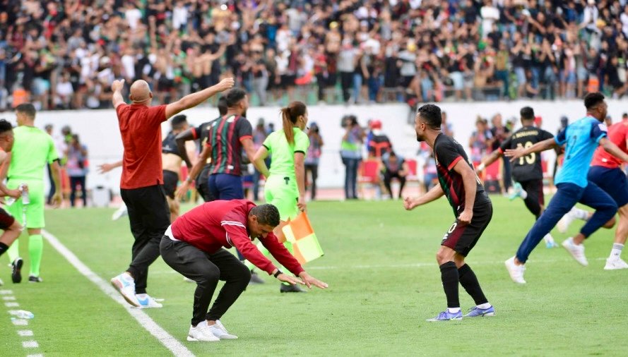 الجيش الملكي يحتج على حكم مباراة حسنية أكادير