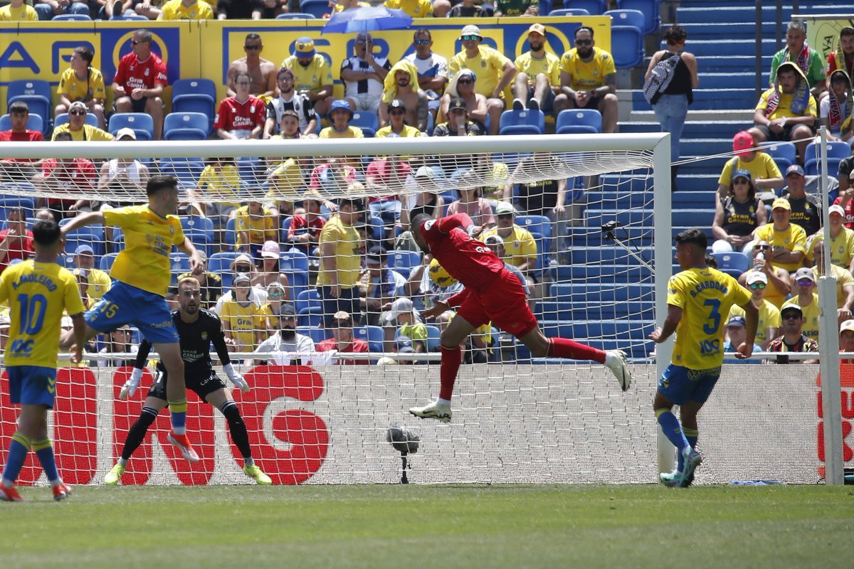 يوسف النصيري يقود إشبيلية للفوز أمام لاس بالماس