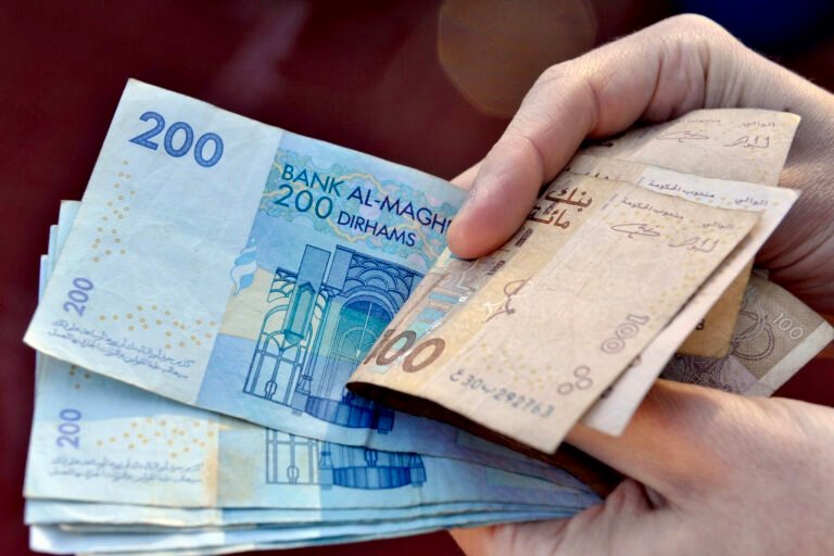 صرف الشطر الأول من الزيادة في أجور أسرة التعليم نهاية أبريل