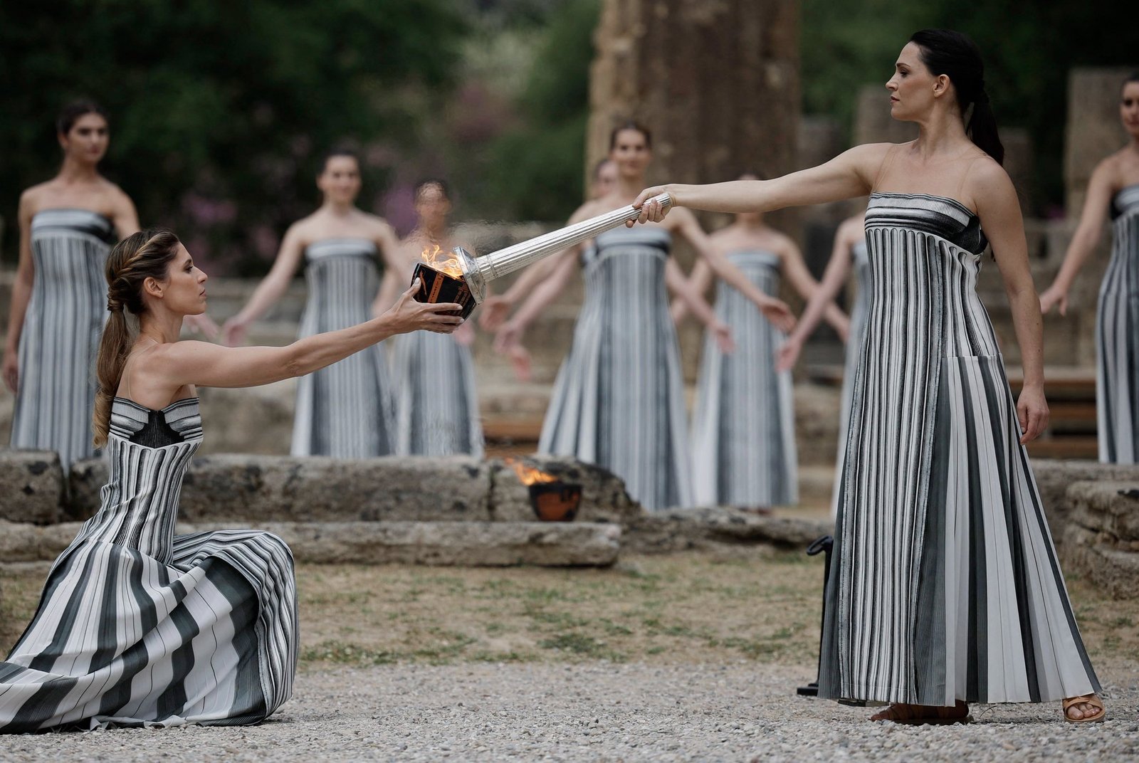 أولمبياد باريس 2024 .. إيقاد الشعلة الأولمبية في أولمبيا اليونانية