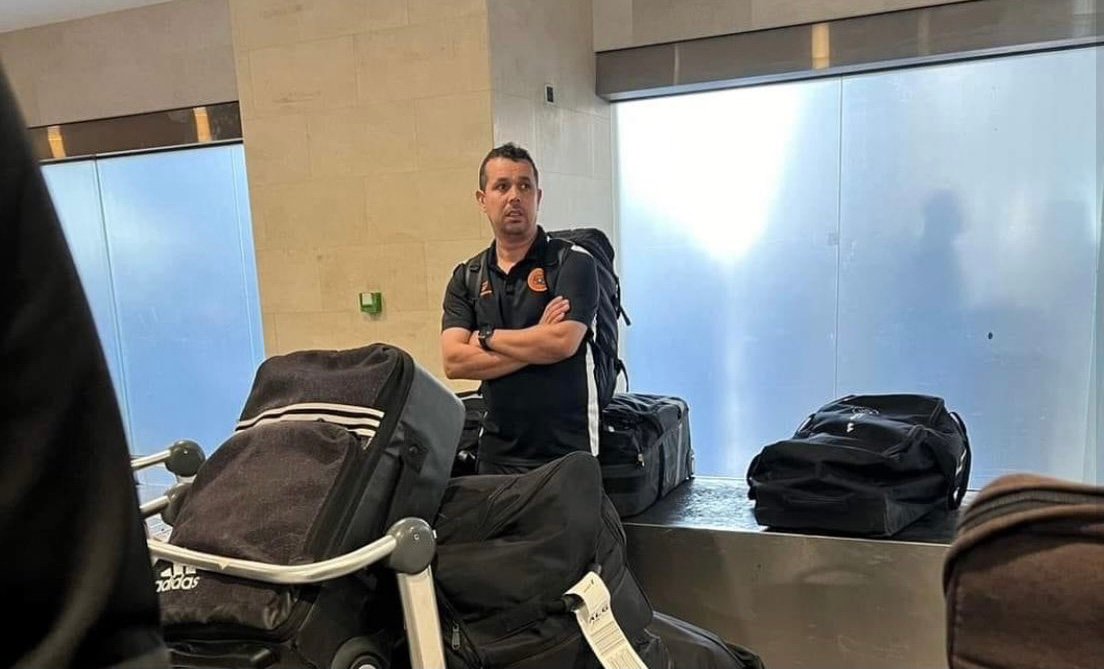 الكابرانات ما بْغاوْش يحشمُوا  ..الجزائر تحتجز طاقم نهضة بركان بسبب “خريطة المغرب”..