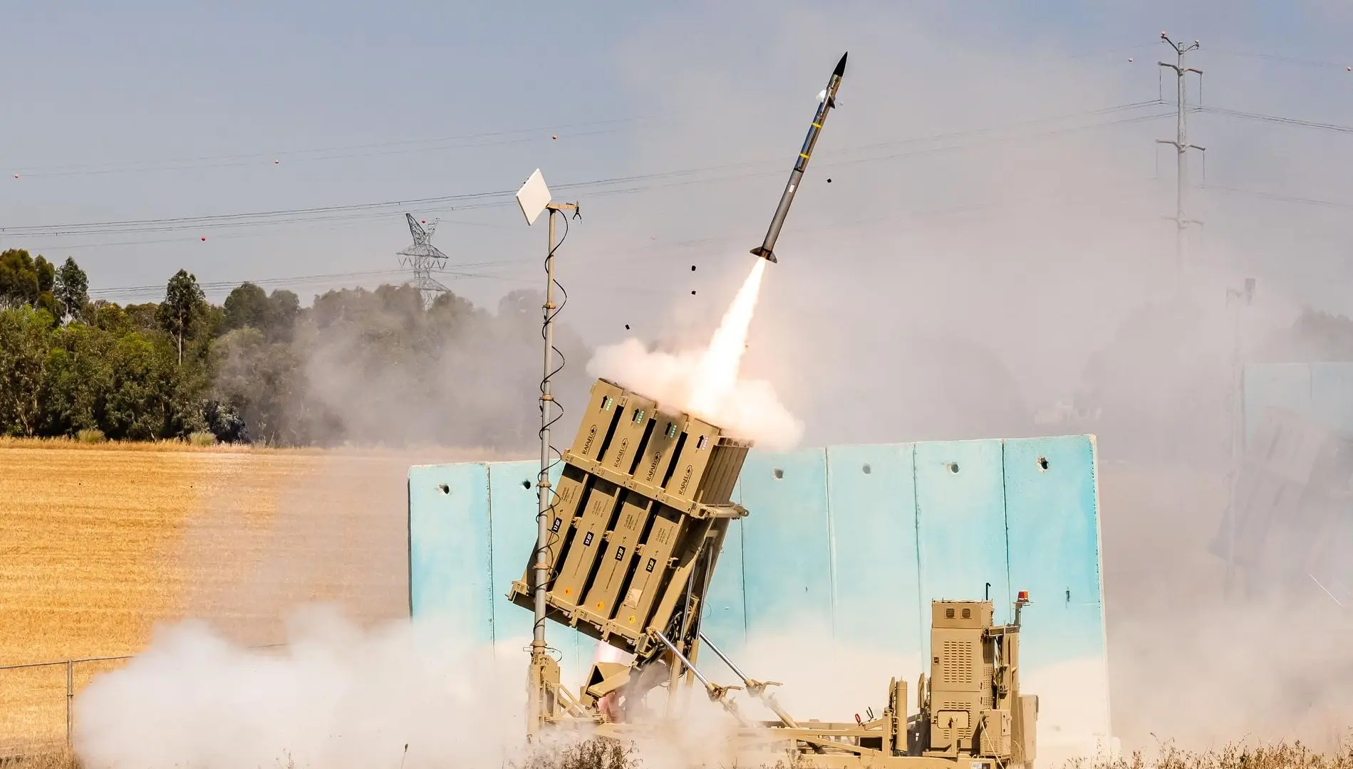 ضربات تستهدف إيران وإسرائيل تلتزم الصمت