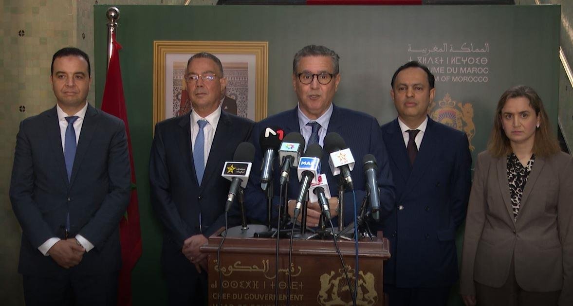 اتفاق بين الحكومة والمركزيات النقابية بشأن زيادة عامة في أجور العاملين بالقطاع العام