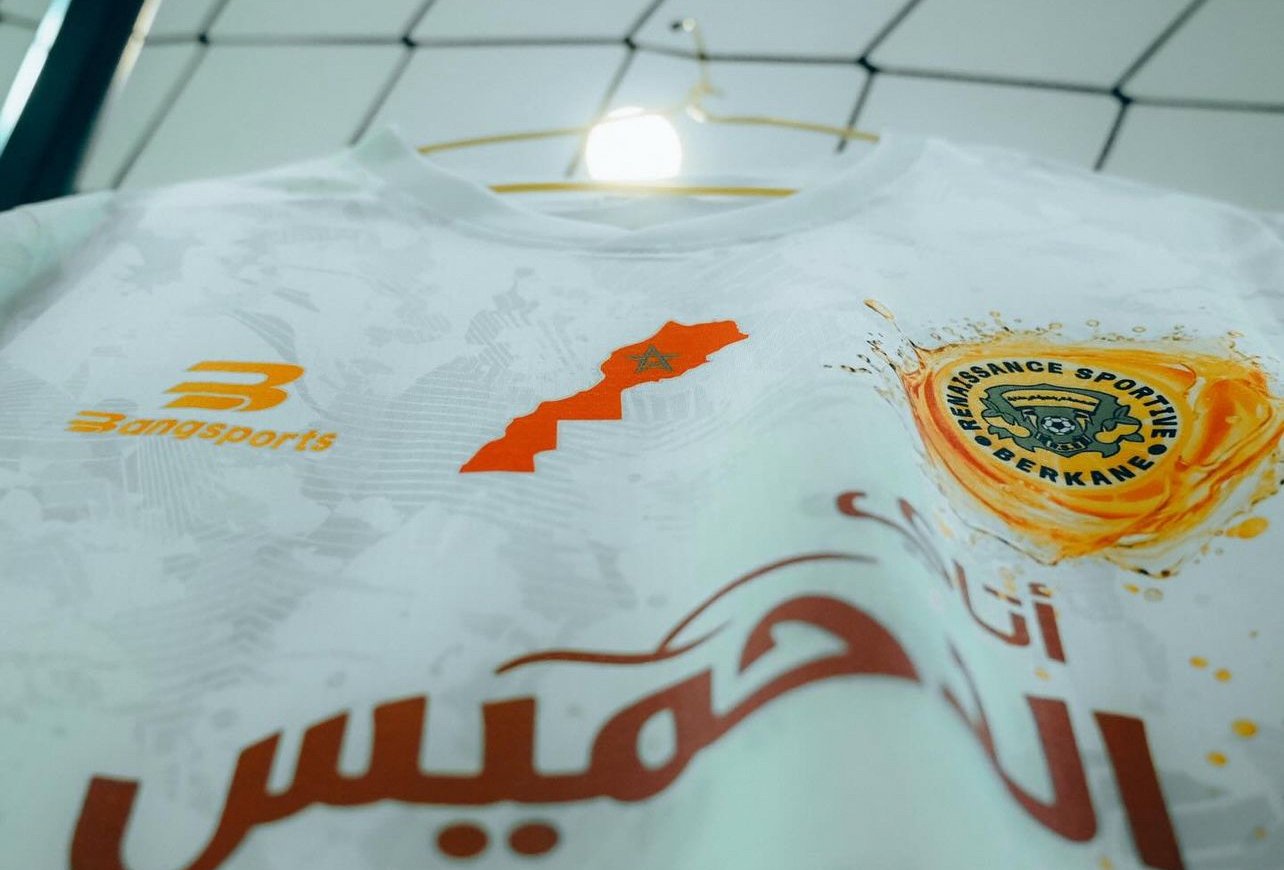 الكاف يحسم في قرار مباراة اتحاد الجزائر مع نهضة بركان