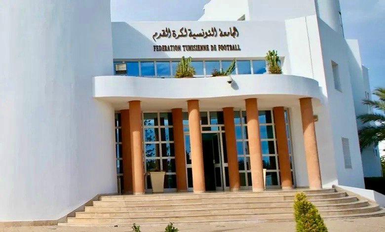 الفيفا يمدد من جديد ولاية المكتب الجامعي التونسي لكرة القدم