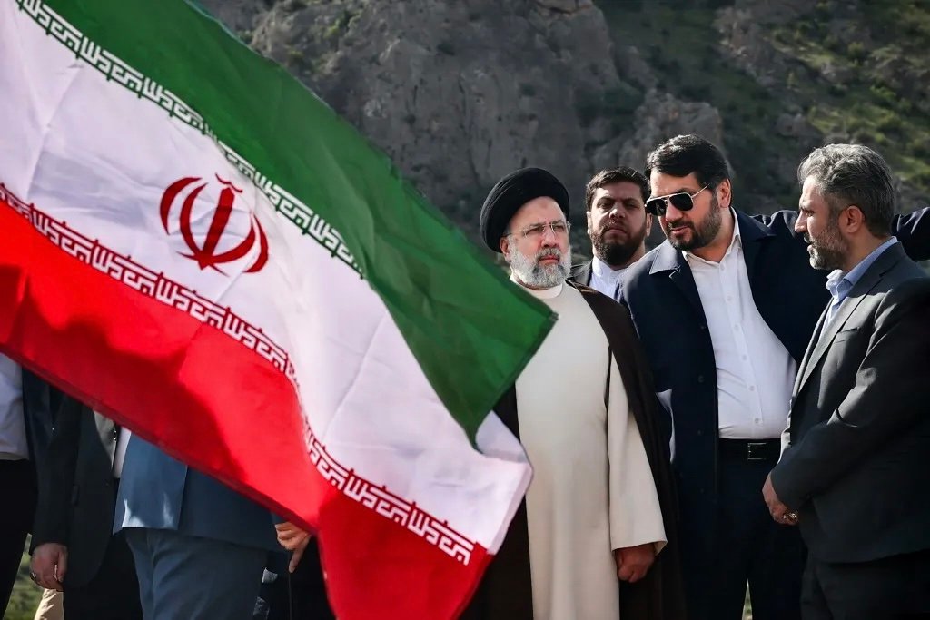 إيران تنفي فرضية العمل الإجرامي في تحطّم مروحية رئيسي