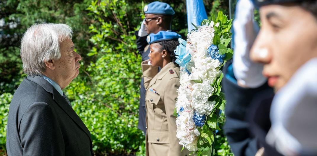 غوتيريش يكرم أرواح اثنين من حفظة السلام التابعين للقوات المسلحة الملكية