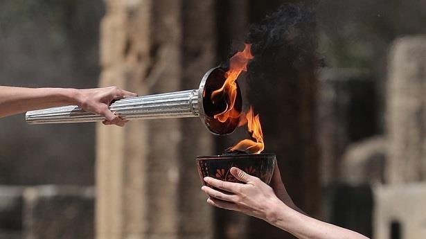 أولمبياد 2024 .. الشعلة الأولمبية تصل الشواطئ الفرنسية