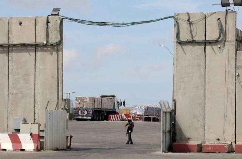 إسرائيل تعيد فتح معبر كرم أبو سالم مع غزة