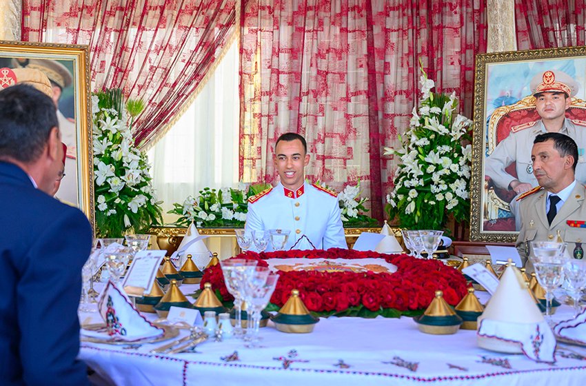 الأمير مولاي الحسن يترأس مأدبة غداء أقامها الملك بمناسبة ذكرى تأسيس القوات المسلحة
