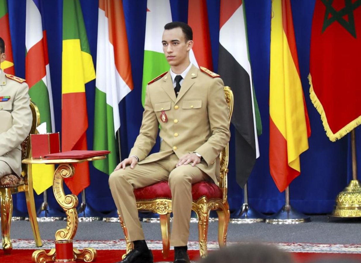 الأمير مولاي الحسن يترأس بالقنيطرة حفل تخرج الفوج 24 للسلك العالي للدفاع والفوج 58 لسلك الأركان