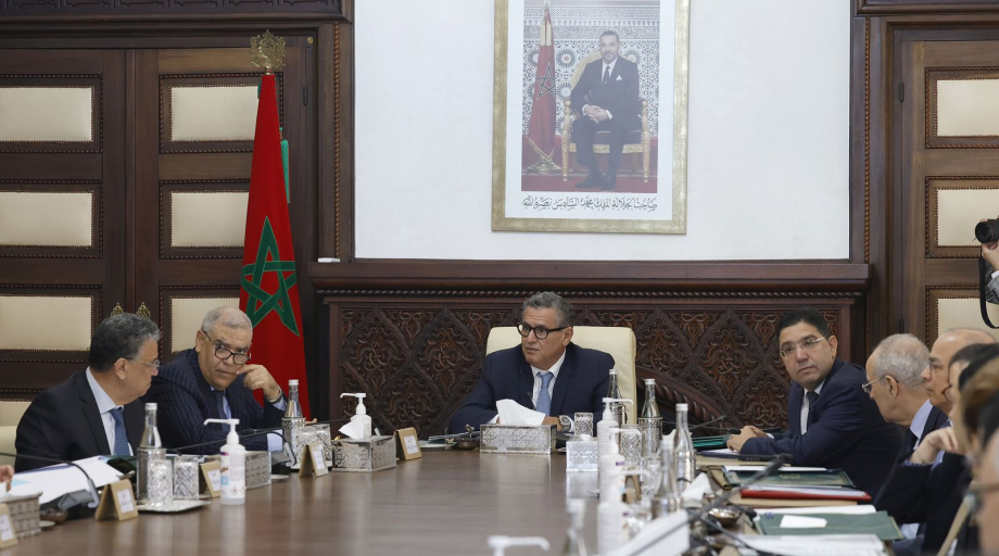 الحكومة تصادق على مرسوم يتعلق بتحديد مسطرة إخراج قطع أرضية من الملك العمومي المائي