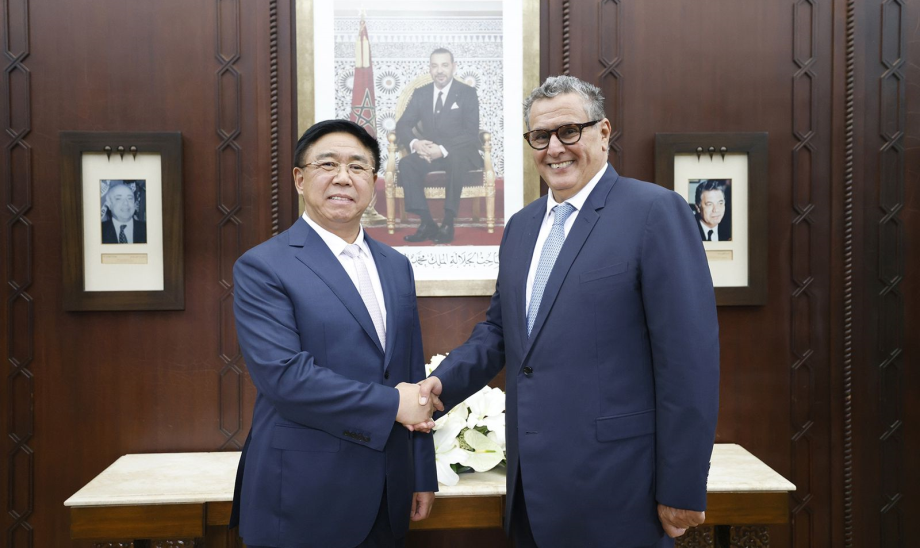 أخنوش يشرف على توقيع اتفاقية استثمارية تهم إحداث وحدة صناعية ضخمة لإنتاج البطاريات