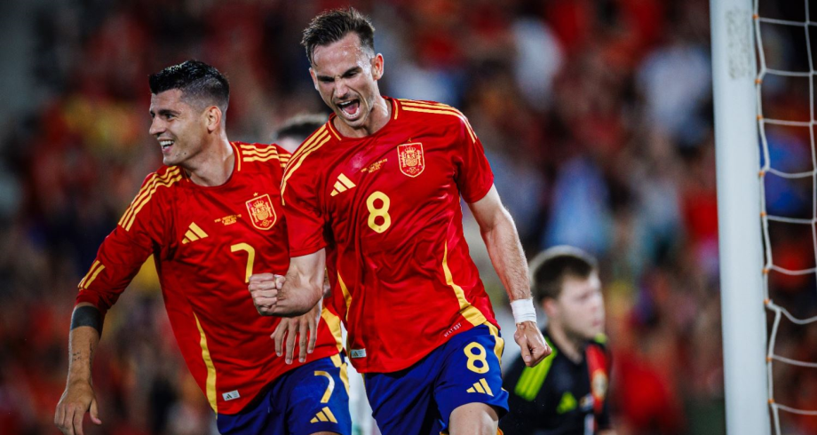 إسبانيا تنهي تحضيراتها لكأس أوروبا بفوز كبير على إيرلندا الشمالية