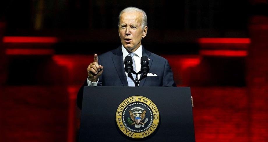 بايدن يعلن عن إجراءات لتسهيل تسوية أوضاع مئات الآلاف من المهاجرين