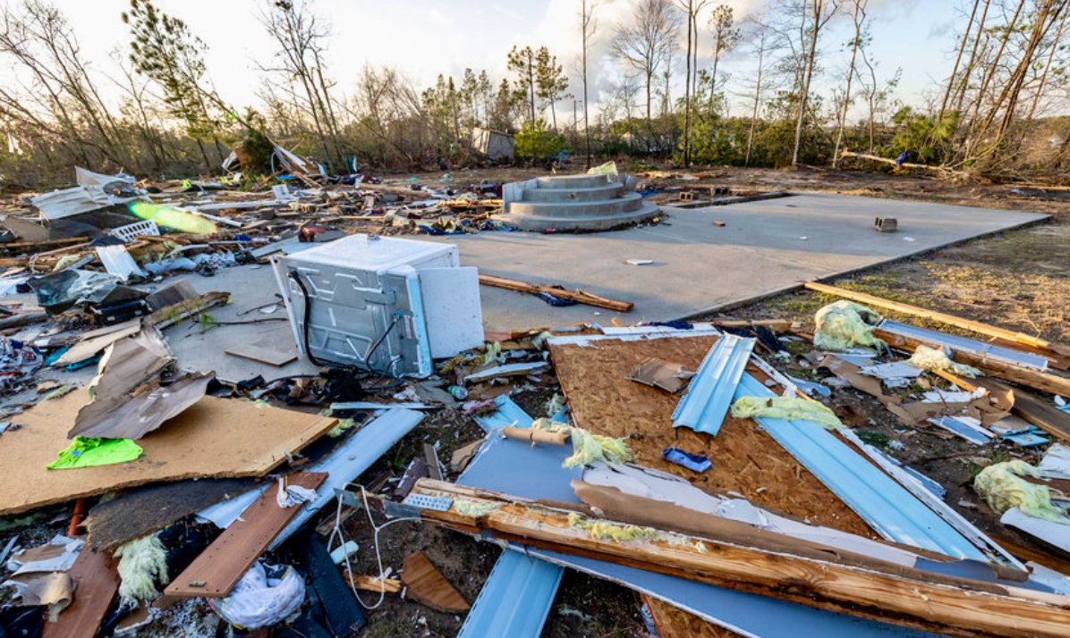 عواصف قوية تخلف قتيلا و13 جريحا بأمريكا