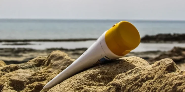 التضليل يجتاح مواقع التواصل حول المستحضرات الواقية من الشمس