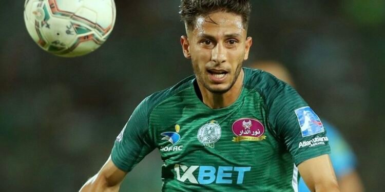 زينباور يصطحب نجم الرجاء الرياضي إلى الوحدة السعودى