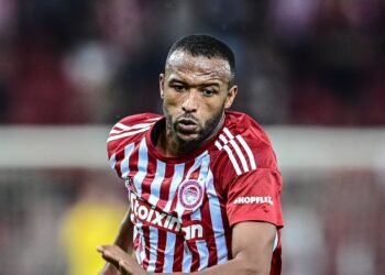 الكعبي يمدد عقده مع أولمبياكوس