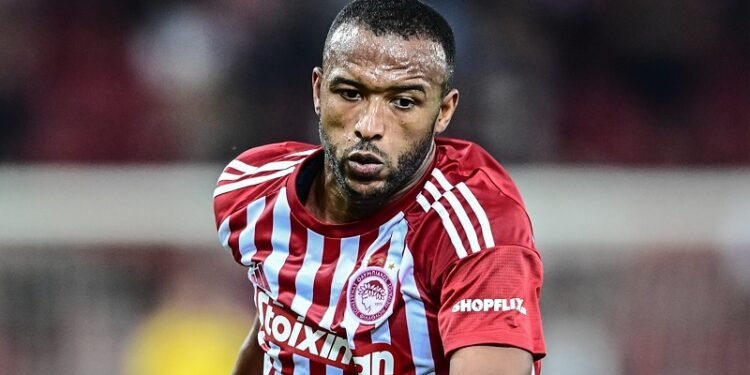 الكعبي يمدد عقده مع أولمبياكوس