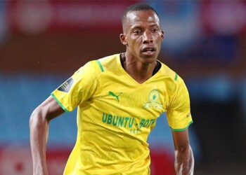 لاعب منتخب الزيمبابوي في طريقه إلى الوداد الرياضي