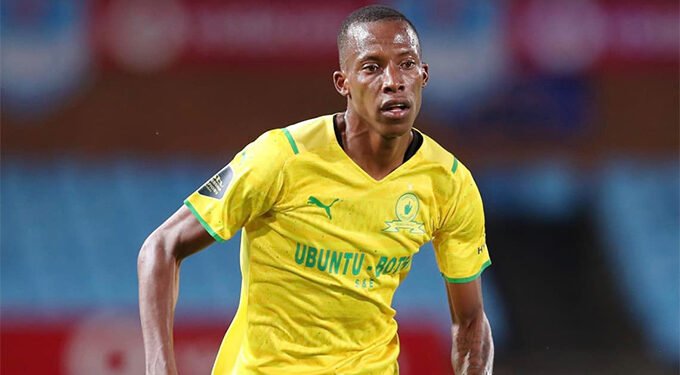 لاعب منتخب الزيمبابوي في طريقه إلى الوداد الرياضي