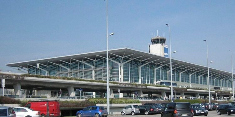 إخلاء مطار بازل-مولوز عند الحدود الفرنسية السويسرية “لأسباب أمنية”