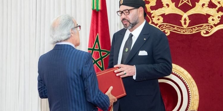 الملك محمد السادس يستقبل والي بنك المغرب