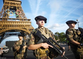 السلطات الفرنسية تنجز مليون تحقيق وتبعد 4300 مشبوه