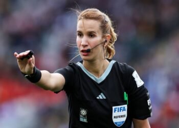 أولمبياد باريس .. بشرى كربوبي تقود مباراة كبيرة في نصف النهائي