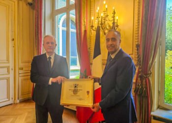 توشيح حموشي بميدالية الشرف الذهبية للشرطة الوطنية الفرنسية