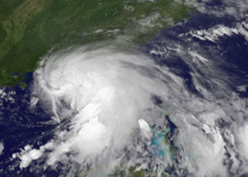 عاصفة مدارية تهدد ولاية فلوريدا