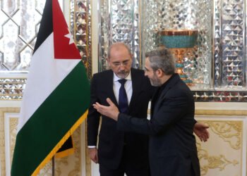 الصفدي في إيران بحثا عن مخرج من تحول الأردن إلى ساحة تراشق