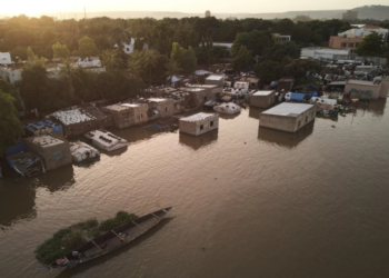 مصرع 52 شخصا على الأقل غرقا جراء الفيضانات بالنيجر