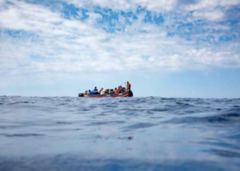 البحرية الملكية تقدم المساعدة لـ124 مرشحا للهجرة غير النظامية بالداخلة